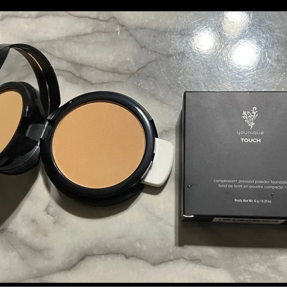 Younique Makeup Nib Younique Moonstruck Pressed Powder Foundation